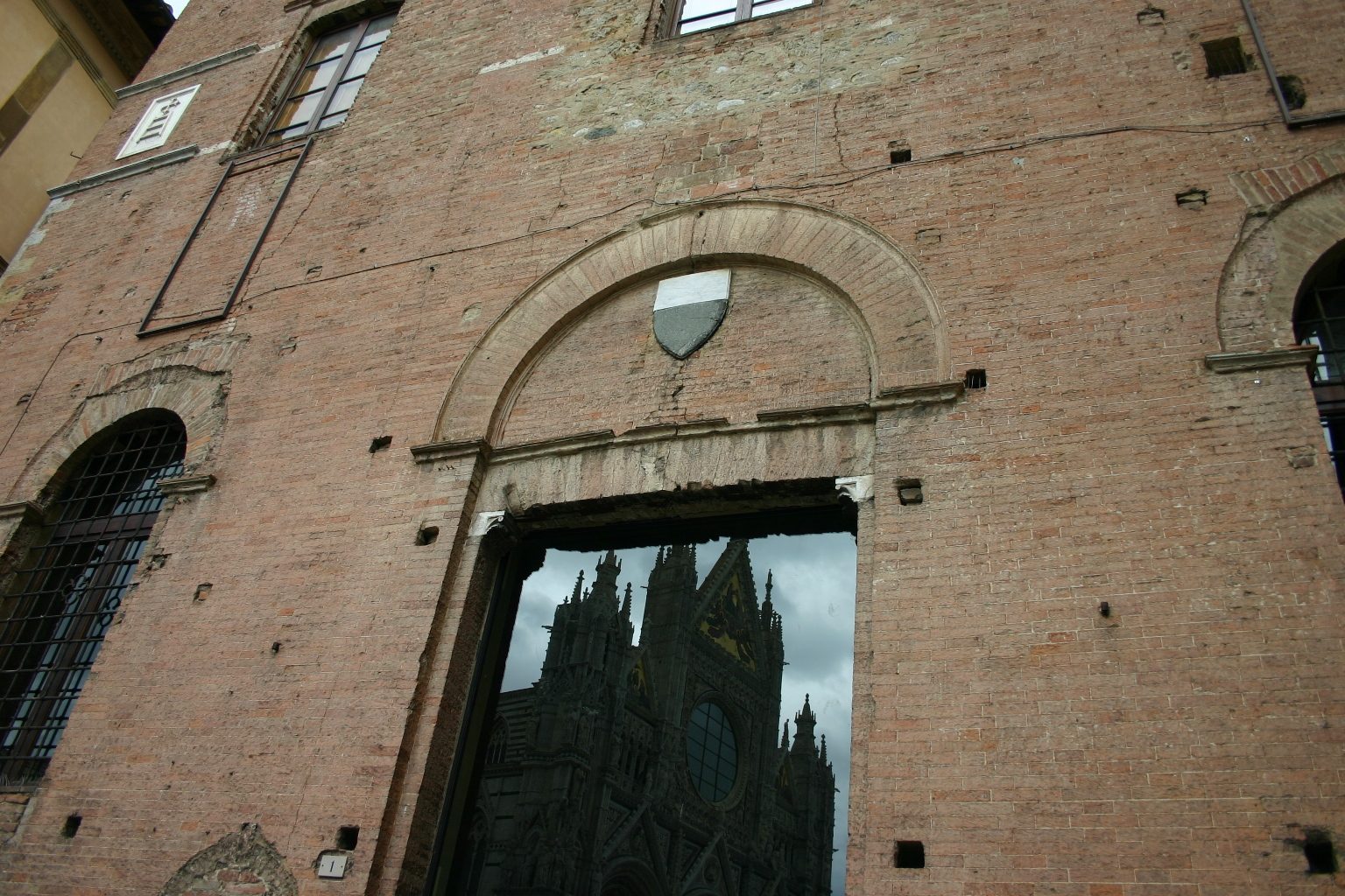 Santa%20Maria%20della%20Scala%2C%20Siena%2C%20Italy%20-%2005.JPG